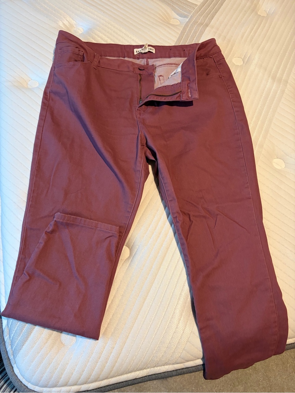 Artisan Ny Womens Chino Pants in Burgundy